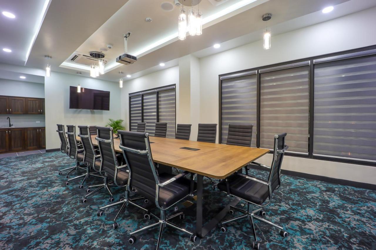 Comfort Inn & Suites Tobago Signal Hill Extérieur photo