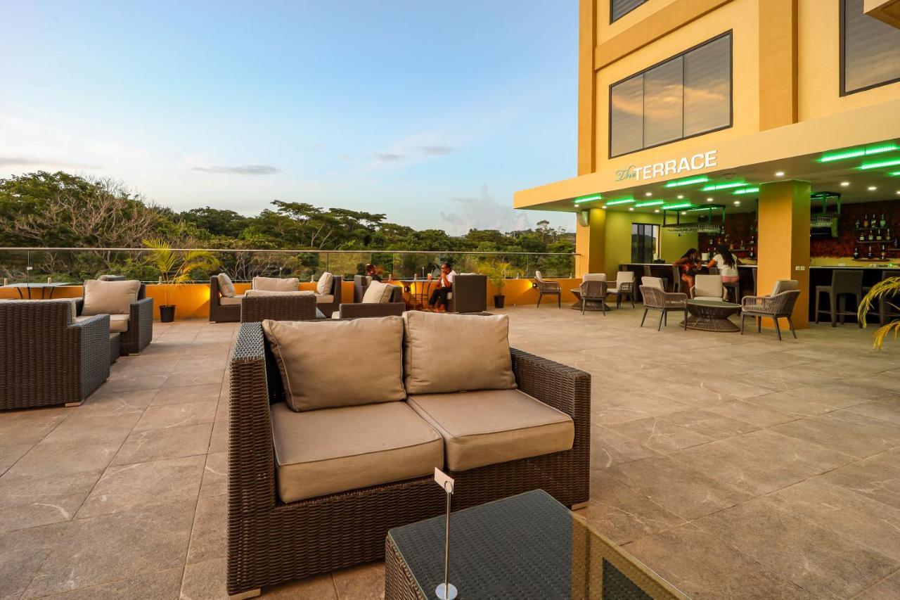 Comfort Inn & Suites Tobago Signal Hill Extérieur photo