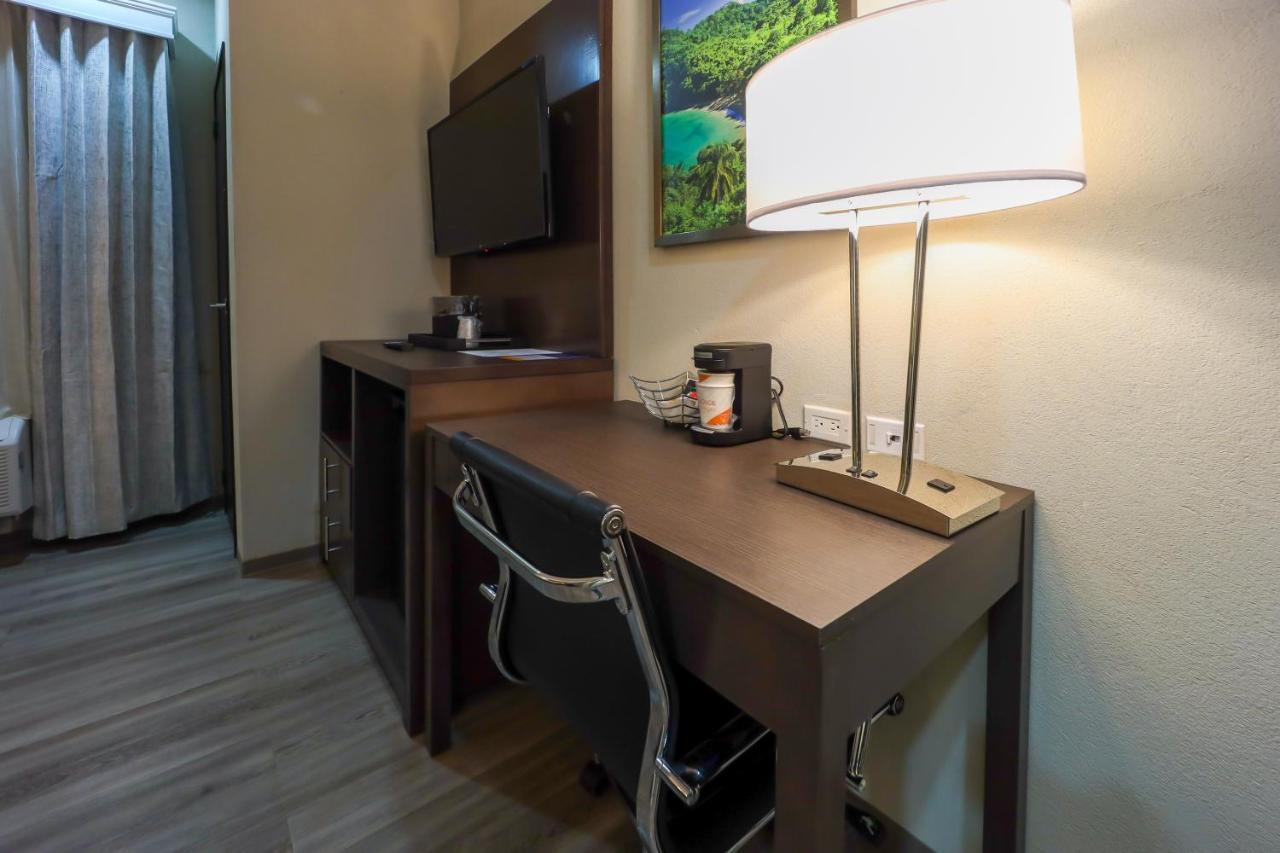 Comfort Inn & Suites Tobago Signal Hill Extérieur photo