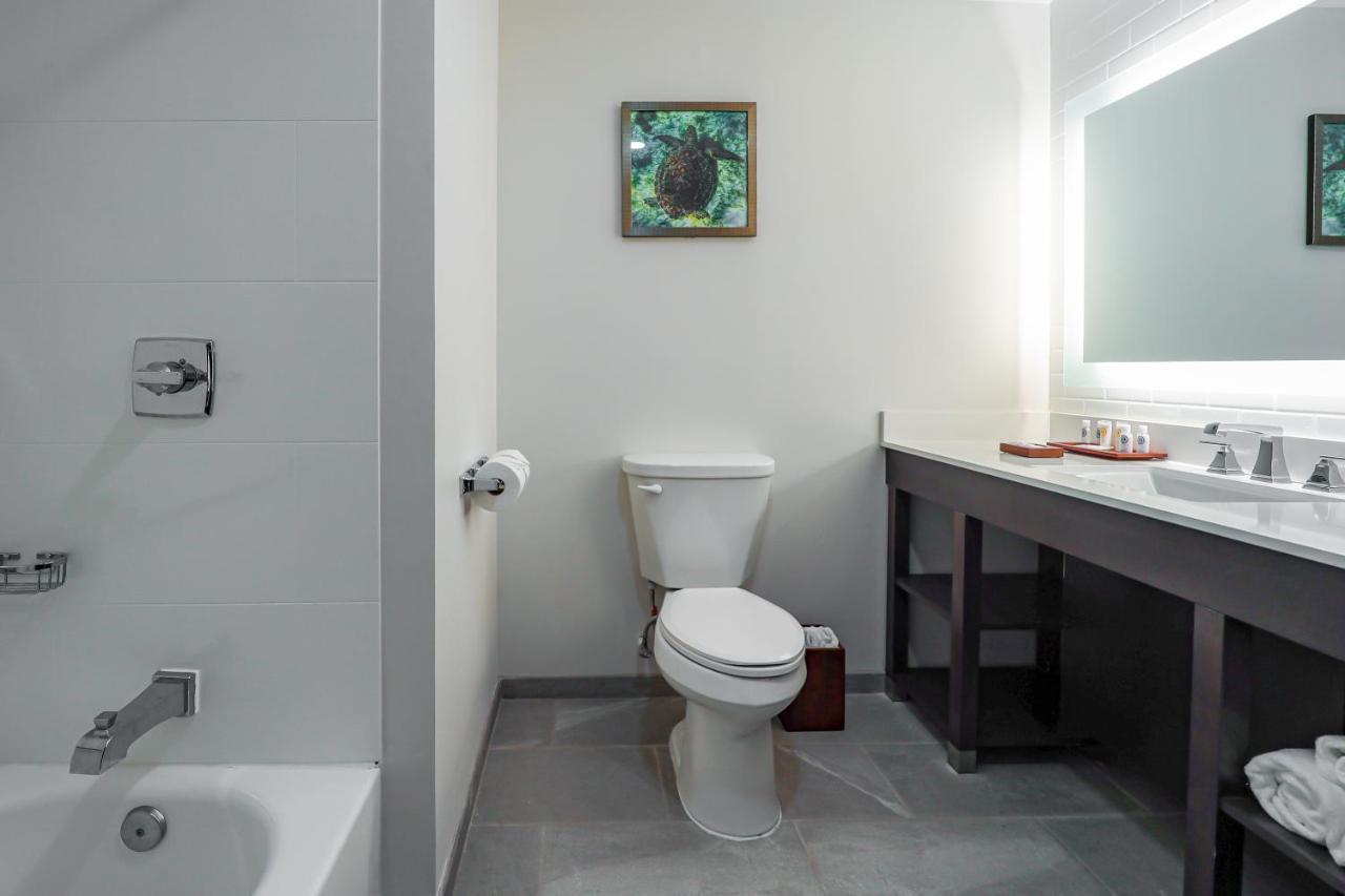 Comfort Inn & Suites Tobago Signal Hill Extérieur photo