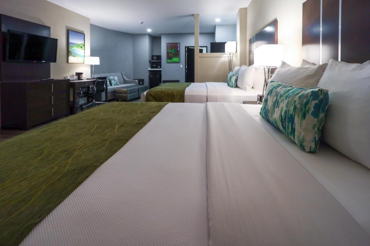 Comfort Inn & Suites Tobago Signal Hill Extérieur photo