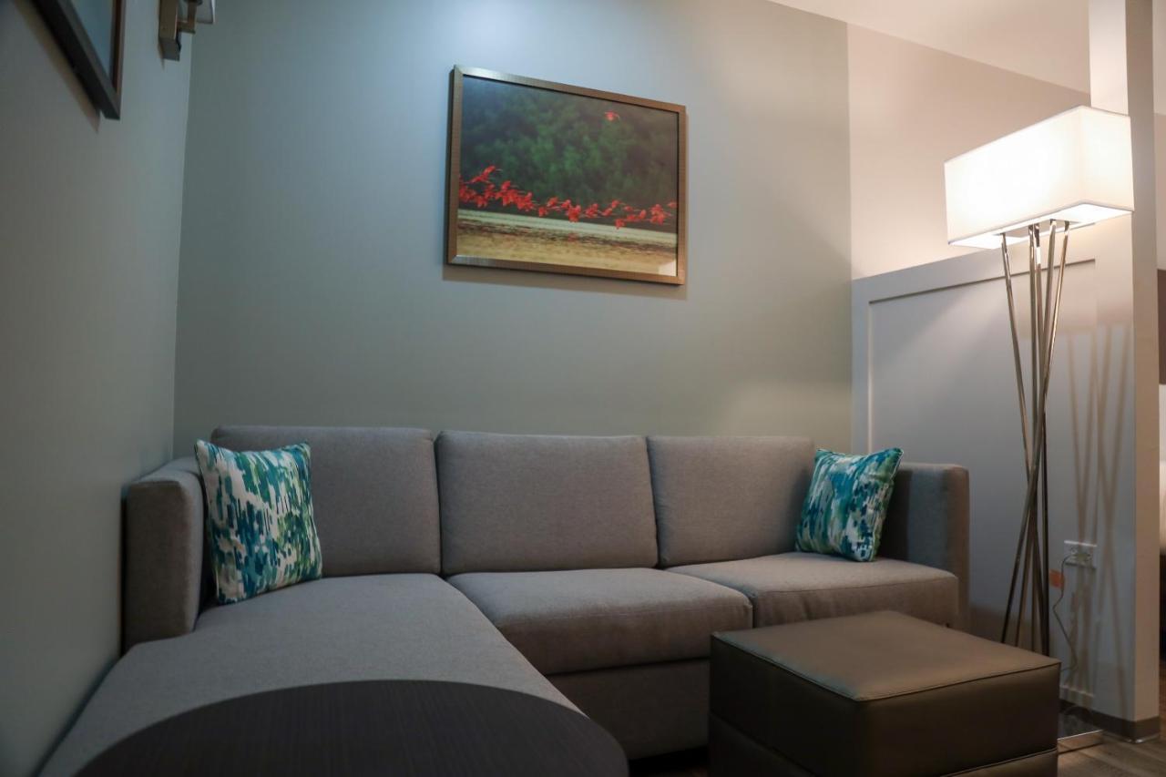 Comfort Inn & Suites Tobago Signal Hill Extérieur photo