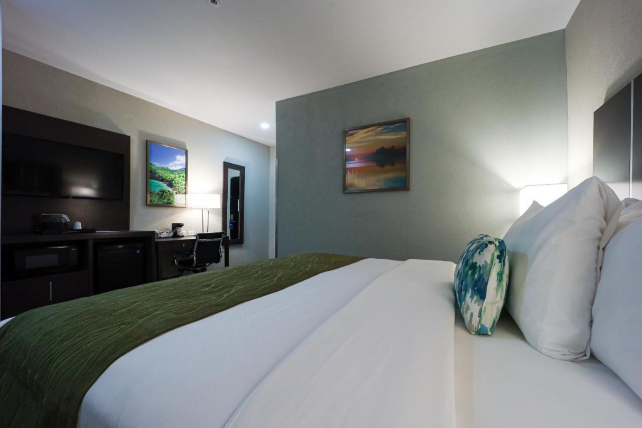 Comfort Inn & Suites Tobago Signal Hill Extérieur photo