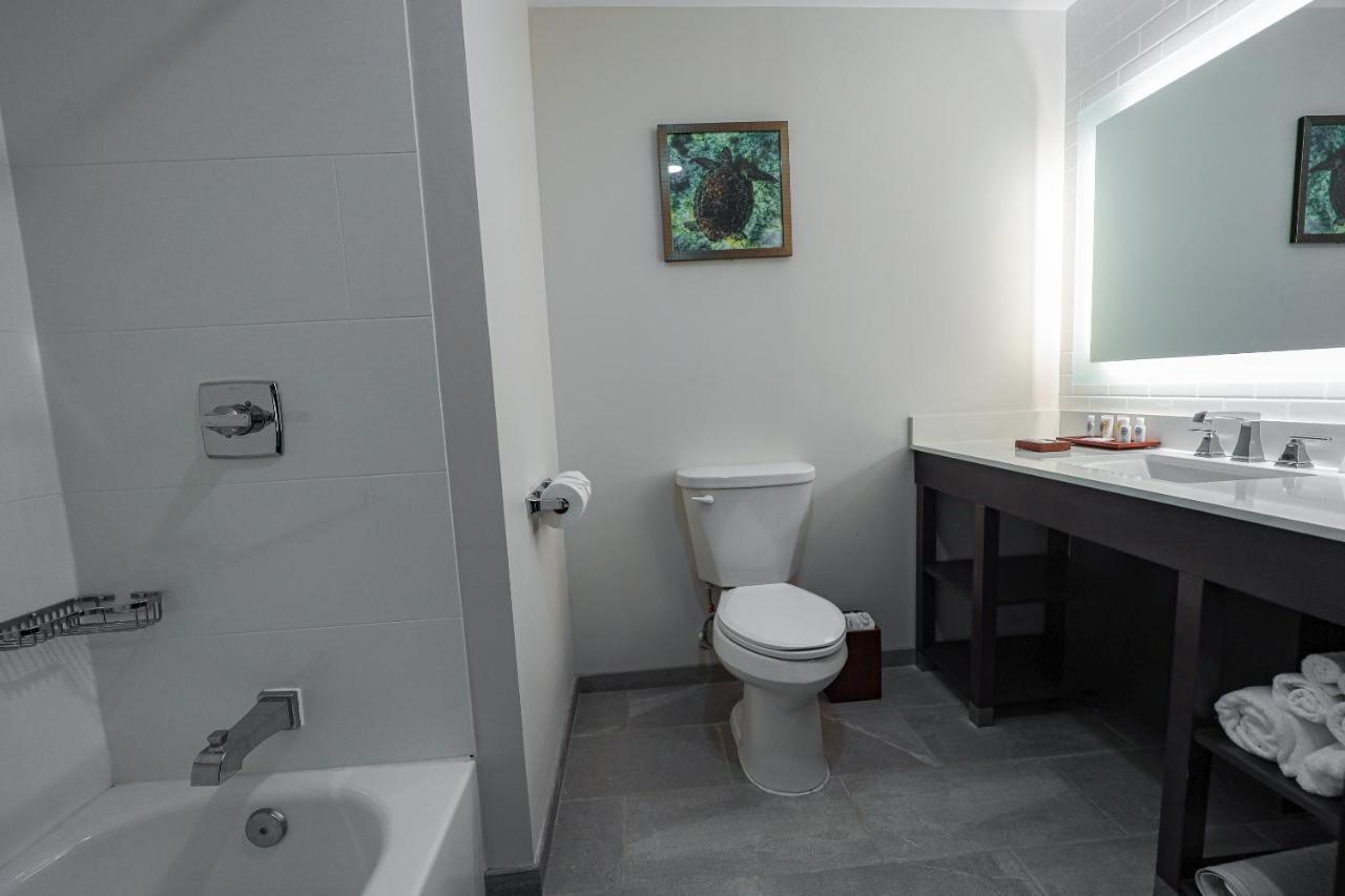 Comfort Inn & Suites Tobago Signal Hill Extérieur photo