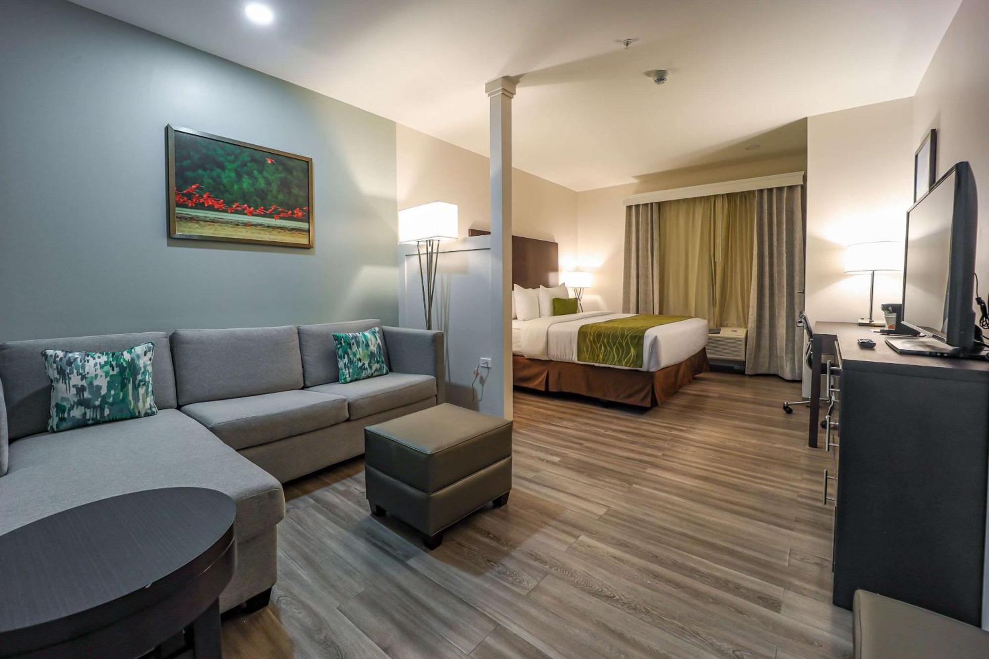 Comfort Inn & Suites Tobago Signal Hill Extérieur photo