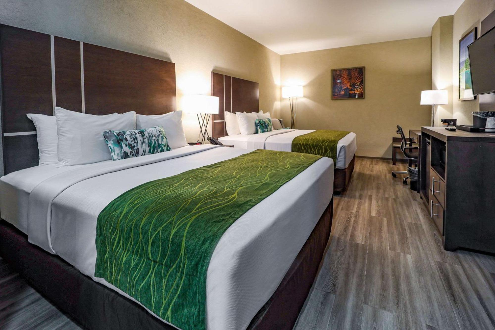 Comfort Inn & Suites Tobago Signal Hill Extérieur photo