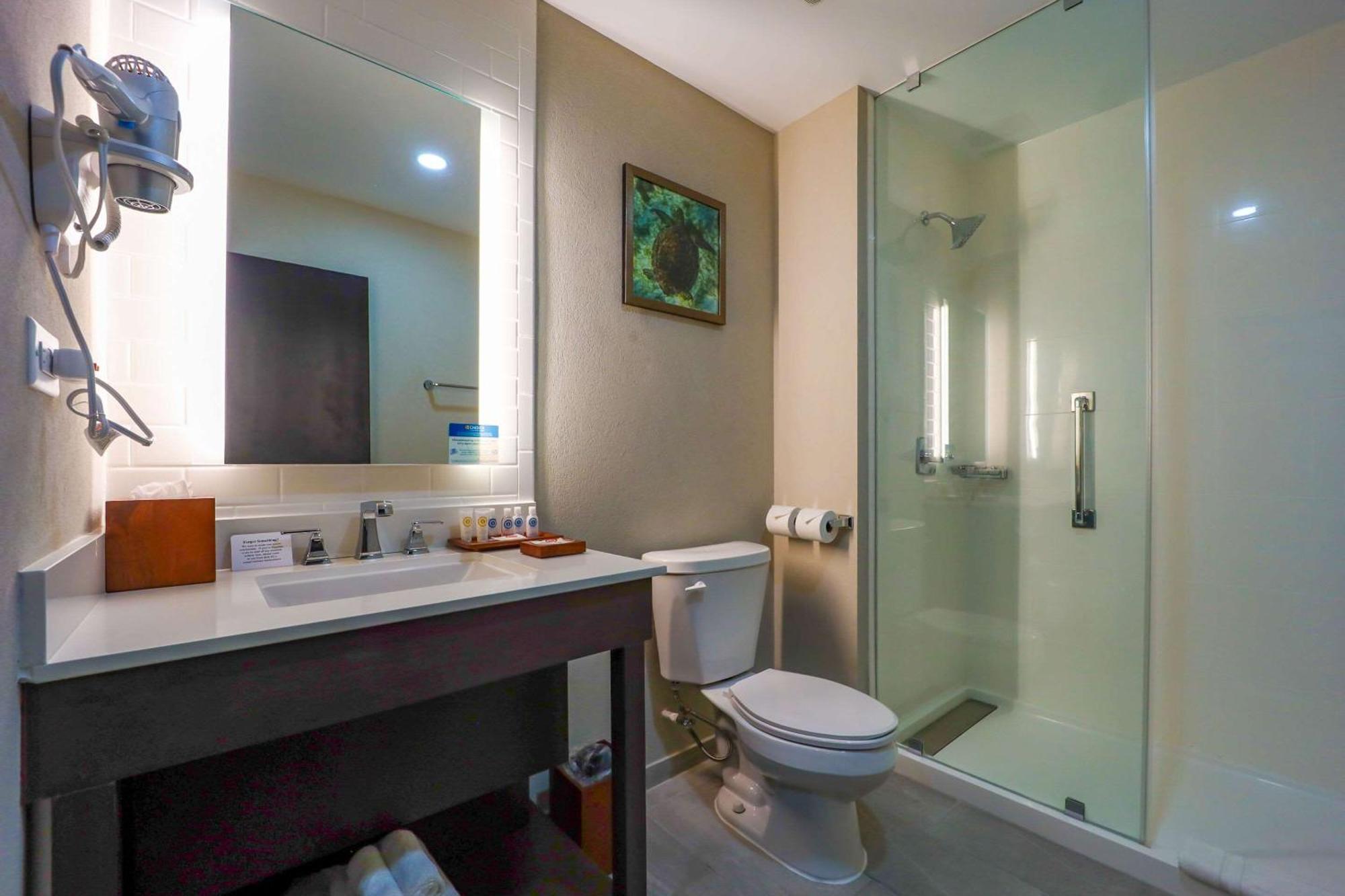 Comfort Inn & Suites Tobago Signal Hill Extérieur photo